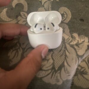 AirPod 4